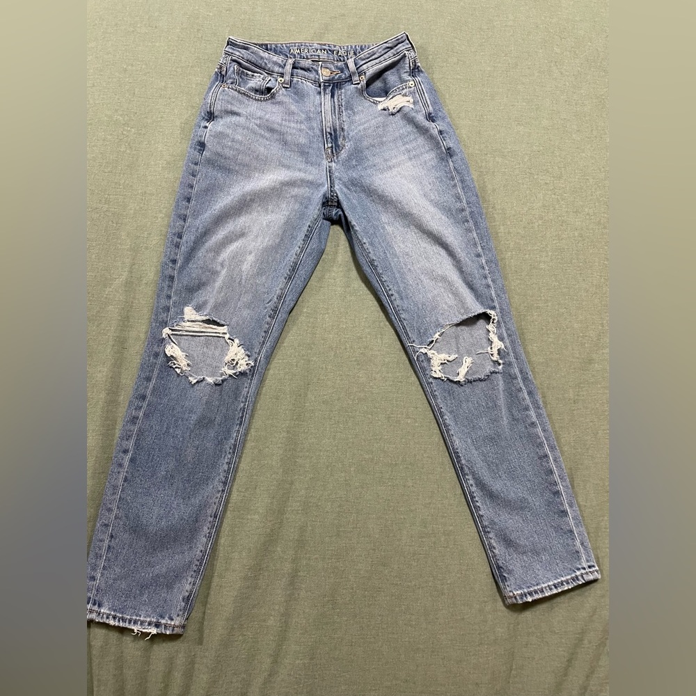 American eagle high rise mom jean size 2